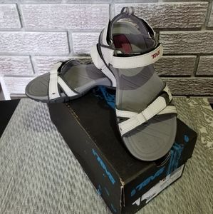 Teva  Numa Moonstruck NWOT with box